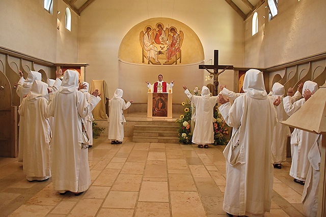 Charyzmat Betlejem naznacza kontemplacja połączona z liturgiczną i braterską komunią.