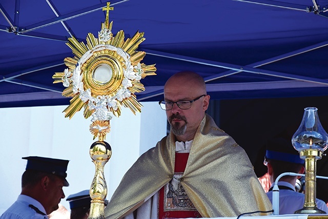 Sumie odpustowej i procesji przewodniczył o. Piotr Szczepański.