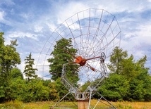Jeden z trzech zachowanych radioteleskopów z lat 50., który dzięki dr. Wolakowi został poddany renowacji.