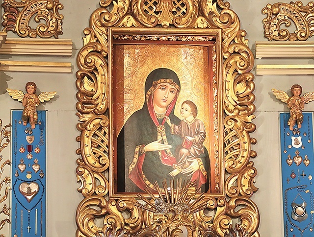 	Obraz MB Czanieckiej w głównym ołtarzu stuletniego kościoła.