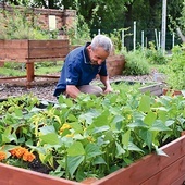 – Praca ogrodnika daje mi wielką satysfakcję i działa uspokajająco – podkreśla pan Henryk.