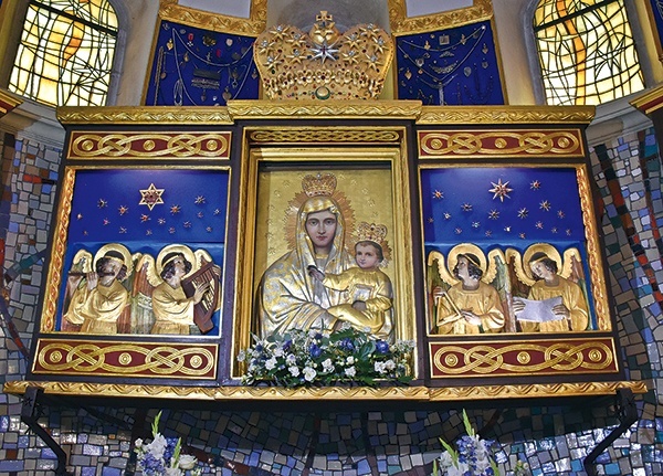Przed cudownym wizerunkiem Maryi, ukoronowanym 29 lat temu, wierni nadal proszą o Jej wstawiennictwo.