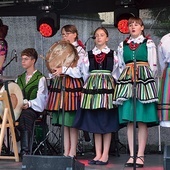 Pierwsi zaprezentowali się na scenie młodzi uczestnicy warsztatów muzycznych. 