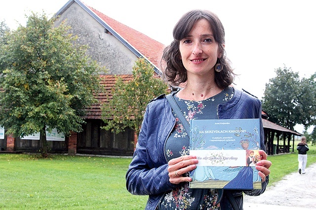 Autorka książki „Na skrzydłach Karoliny Anna Krajewska jest mamą 7-miesięcznej Karolinki.