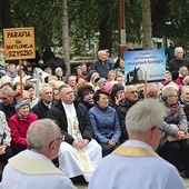 Październikowa pielgrzymka zgromadziła ok. 1000 osób z różnych miejsc diecezji mimo niesprzyjającej jesiennej pogody.