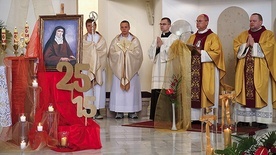 	Mszy św. przewodniczył biskup gliwicki.