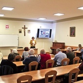 	Seminaryjna kaplica i aule wykładowe przyciągają nie tylko młode pokolenie przygotowujących się  do kapłaństwa, ale także osoby starsze.