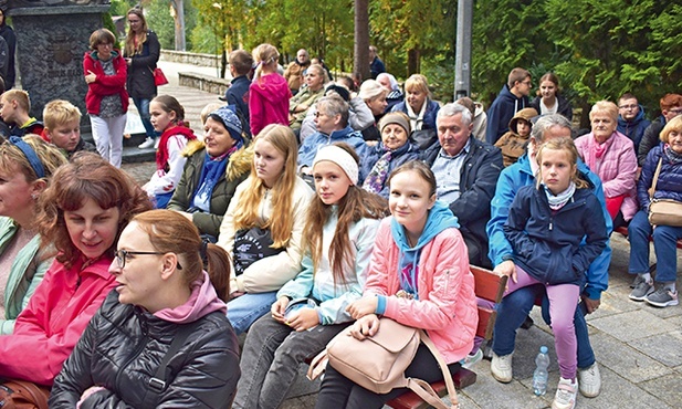 Grupy parafialne, rodziny z dziećmi w pierwszą sobotę października przyjechały na zakopiańskie Krzeptówki, do Narodowego Sanktuarium Matki Bożej Fatimskiej 