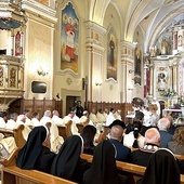 	Msza św. w kęckiej świątyni zgromadziła licznych kapłanów i wiernych.