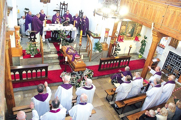 Pożegnanie kapłana w kołobrzeskim kościele rektoralnym.