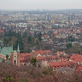 	Panorama budynków pocysterskich ze wzgórza Pachołek.