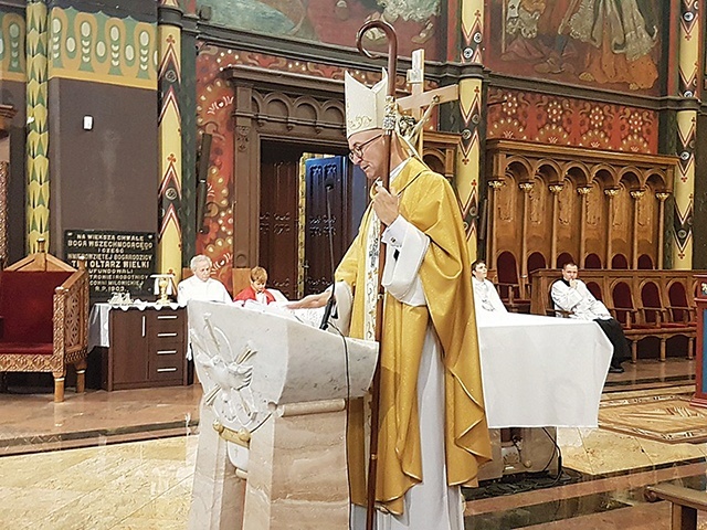 	Metropolita katowicki wygłosił homilię w czasie Mszy św. 1 listopada.