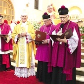 Medale, które przyznała Kapituła Ostrobramska, wręczał biskup radomski.