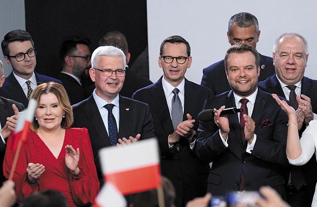 W chwili ogłoszenia wyniku ostatniego sondażu liderzy PiS mieli jeszcze cień nadziei na uzyskanie większości w Sejmie.