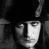 W filmie Gance’a w roli młodego Napoleona wystąpił Albert Dieudonné. Stworzył niezwykle intensywną, niemalże ekspresjonistyczną kreację. 