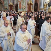 Eucharystia w lubelskiej katedrze z udziałem przedstawicieli wszystkich gałęzi oazy.