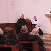 	Bp Marek Solarczyk podziękował nauczycielom religii  za posługę.