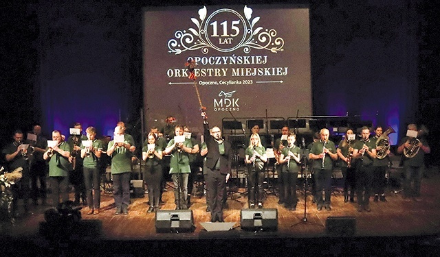 	Z jubileuszowym koncertem muzycy wystąpili w Miejskim Domu Kultury.