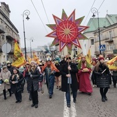 Orszak na ulicach Lublina.