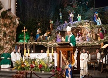 9 grudnia metropolita katowicki przewodniczył Mszy św. w Katowicach-Panewnikach.