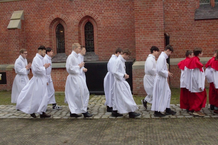 Poświęcenie ołtarza w odnowionym kościele pw. św. Zygmunta i św. Jadwigi Śl. w Kędzierzynie-Koźlu