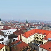 Warto wdrapać się  na katedralną wieżę,  by zerknąć na Brno z lotu ptaka.  