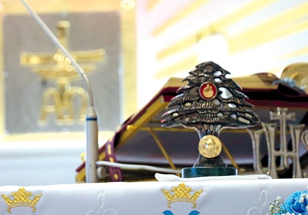 Każdego 28. dnia miesiąca wystawiane są relikwie św. Szarbela.