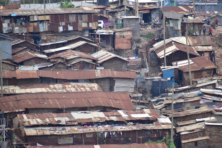 Nairobi. Slumsy Kibera