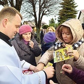 Ks. Maksymilian Wójtowicz kwestował w Dębicy na rzecz oratorium, które prowadzi.