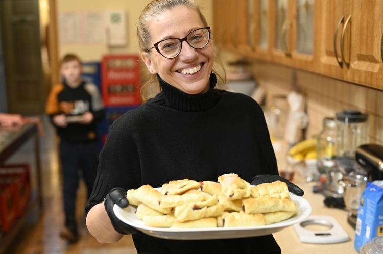 Ferie z rodzicami w parafialnej kawiarence DoloRosa w Hałcnowie