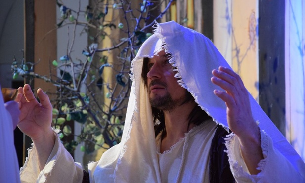 W rolę Jezusa wcielił się Jacek Dziułka.