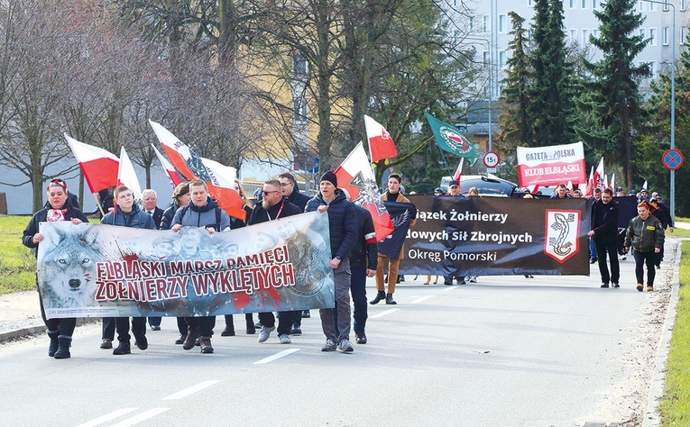 Uczestnicy przeszli ulicami miasta.