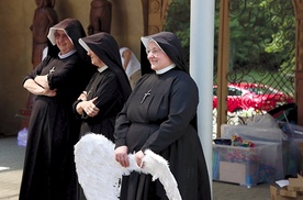Tutejsze zakonnice od samego początku pracują dla dzieci i młodzieży.