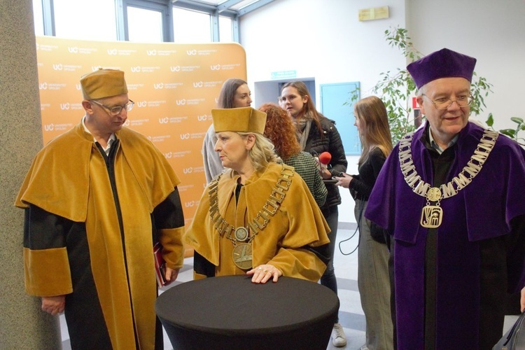 30-lecie Uniwersytetu Opolskiego. Doktorat honoris causa dla prof. F.A. Marka