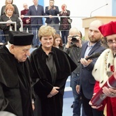 30-lecie Uniwersytetu Opolskiego. Doktorat honoris causa dla prof. F.A. Marka