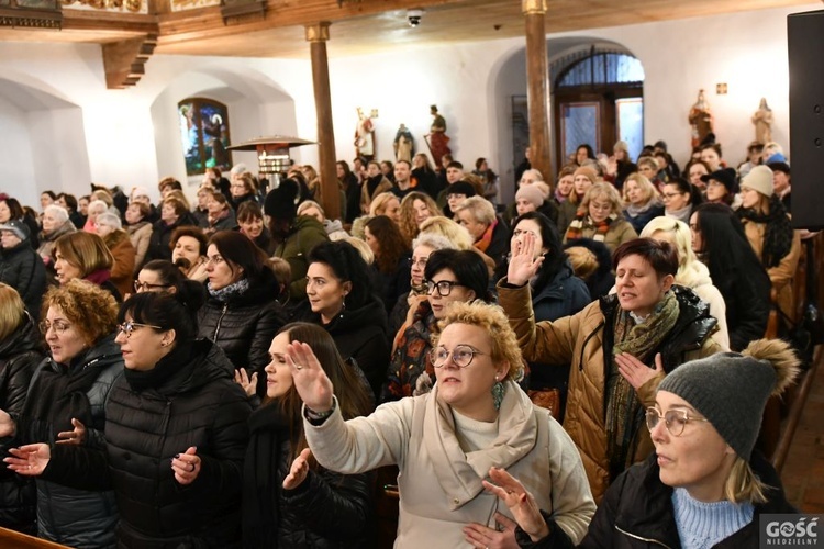 Wielkopostne czuwanie kobiet w Otyniu