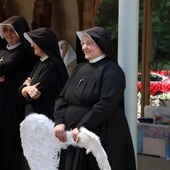 Tutejsze zakonnice od samego początku pracują dla dzieci i młodzieży.