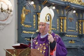 Biskup Andrzeja F. Dziuba przechodzi na emeryturę