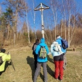 Tego pięknego dnia na górskim szlaku wszyscy chcieli być bliżej Jezusa