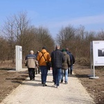 Plenerowa wystawa "KL Plaszow. Miejsce po, miejsce bez".