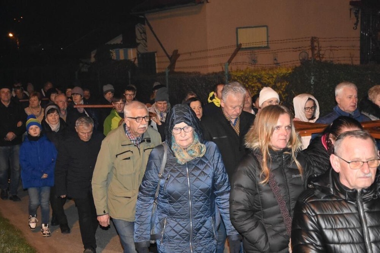 Dębica-Latoszyn. Droga Krzyżowa ulicami parafii