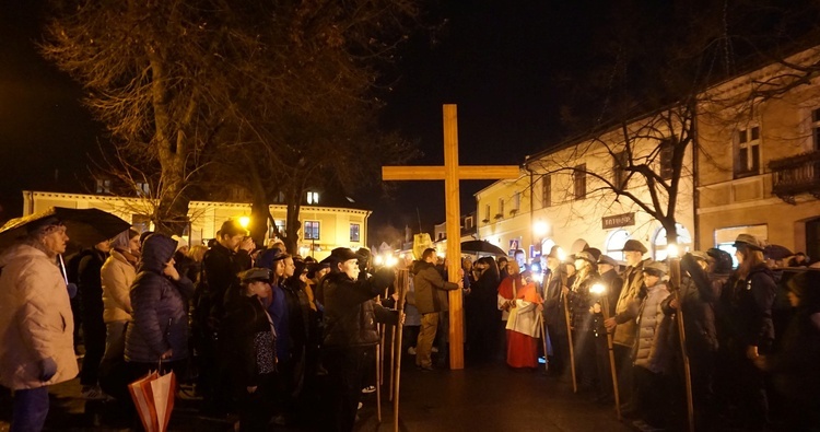 Drogi Krzyżowe ulicami miejscowości