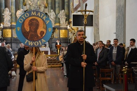 Na Jasnej Górze z maturzystami modlili się bp Wojciech Osial, katecheci, nauczyciele.