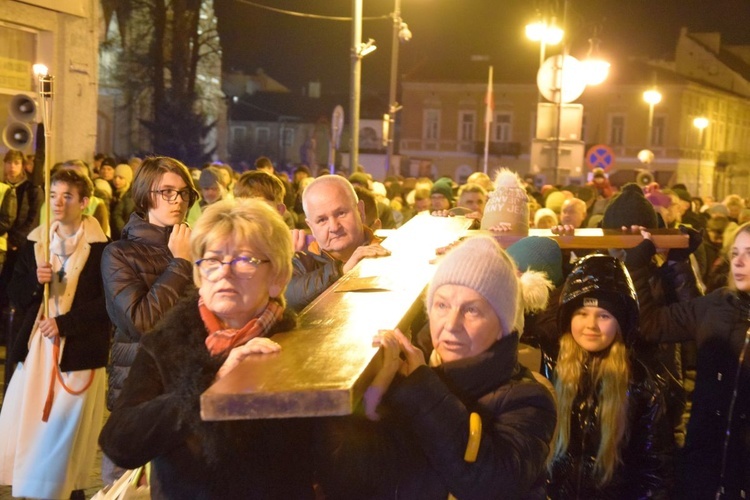 Uliczna Droga Krzyżowa w Radomiu.