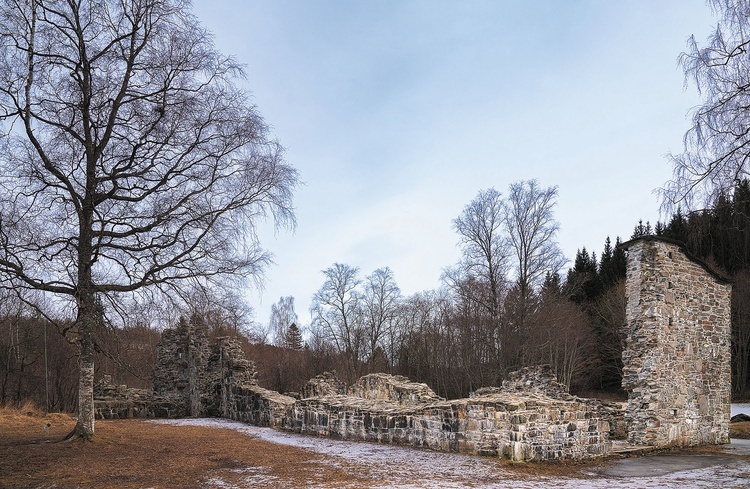 Ruiny pierwszego klasztoru z XII wieku. 