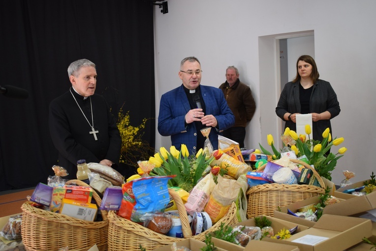 Dary poświęcił bp Krzysztof Nitkiewicz.