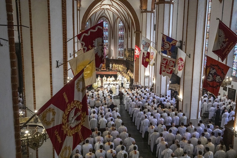 Kard. Nycz do kapłanów: W naszej misji nie może zabraknąć świeckich