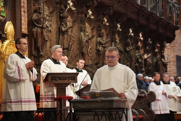 Wielki Piątek w katedrze wrocławskiej 2024