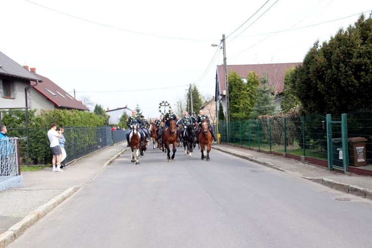 Wielkanocna procesja konna w Ostropie