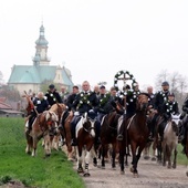 Wielkanocna procesja konna w Ostropie